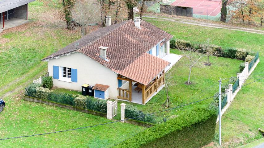 Casa vacanze 'Gite Des 3 Étangs' con terrazza privata, giardino privato e Wi-Fi in Échourgnac, Périgord Blanc