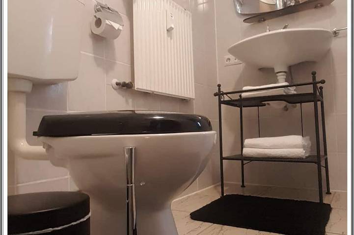 Cinema Studio-Your Home Near Frankfurt Airport in Kelsterbach, Kreis Groß-Gerau