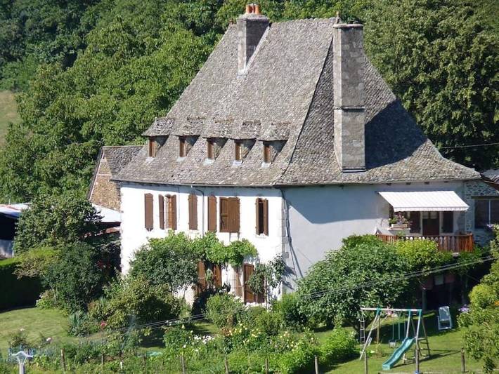 Gîte pour 4 personnes, avec Terrasse ainsi que Jardin et Vue à Junhac