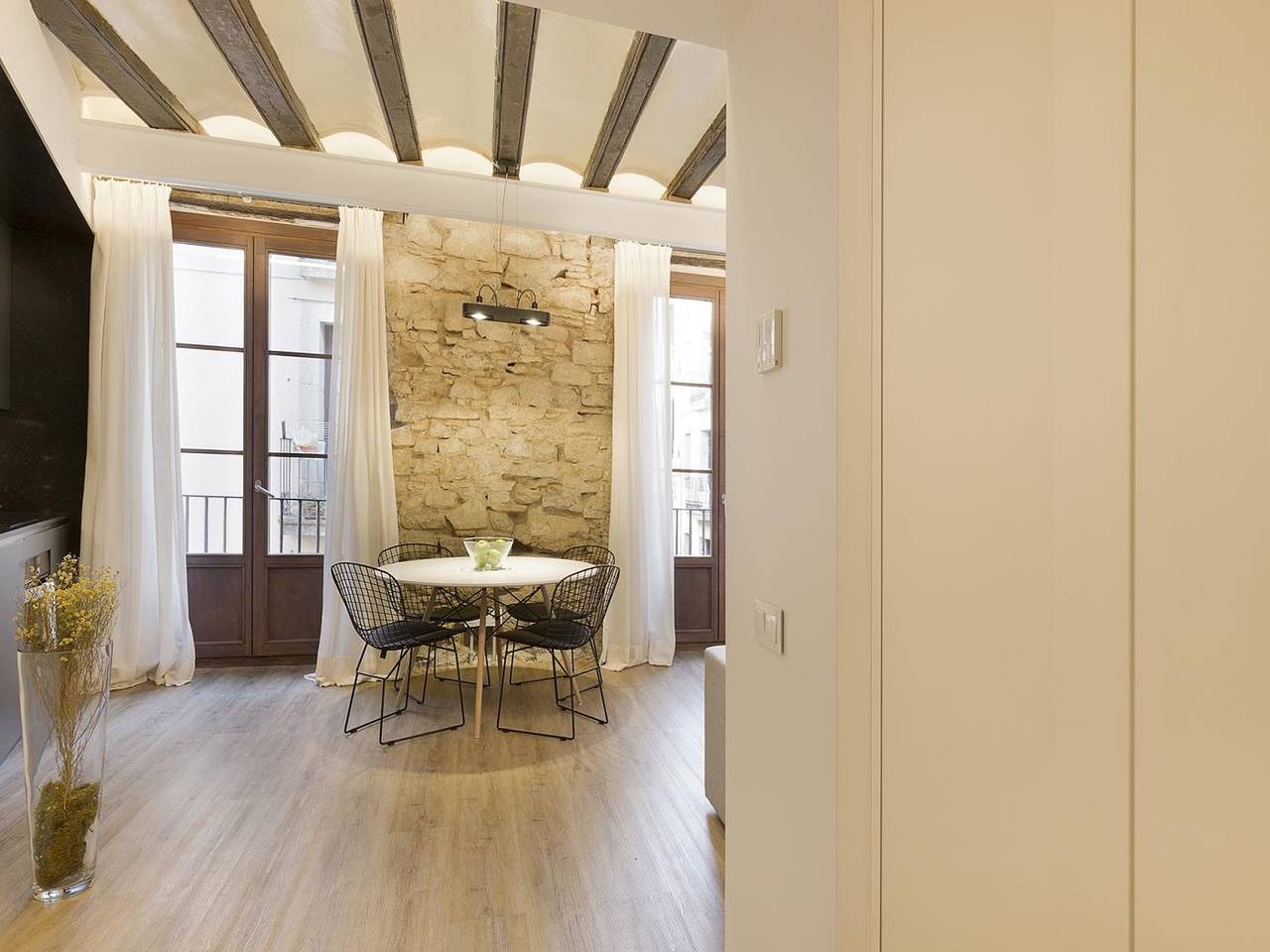 Entire holiday apartment, Deluxe One Bedroom Apartment in Barcelona Centre, Barcelona