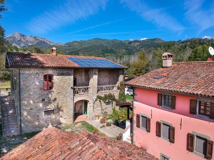 Villa per 9 persone, con Terrazza e Giardino nonché Piscina e Panorama in Garfagnana