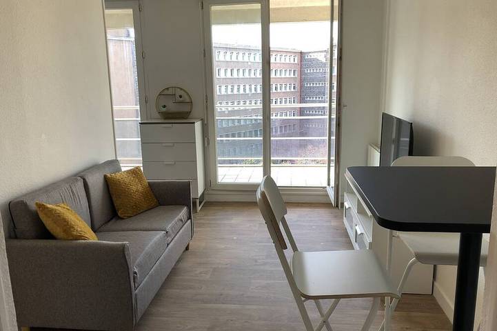 Ganze Wohnung, F1 with open view, 6m2 terrace, WIFI in Clermont-Ferrand, Regionaler Naturpark Volcans d'Auvergne