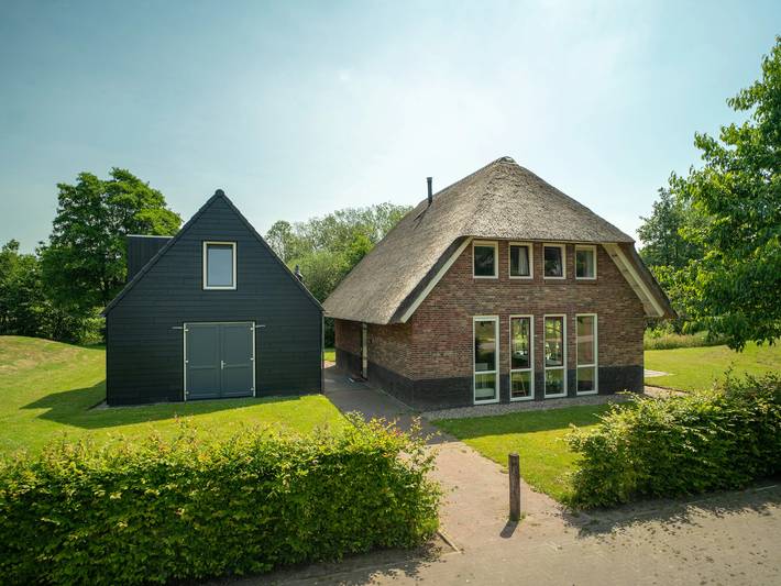 Bungalow für 16 Personen, mit Balkon/Terrasse und Sauna sowie Terrasse - 1