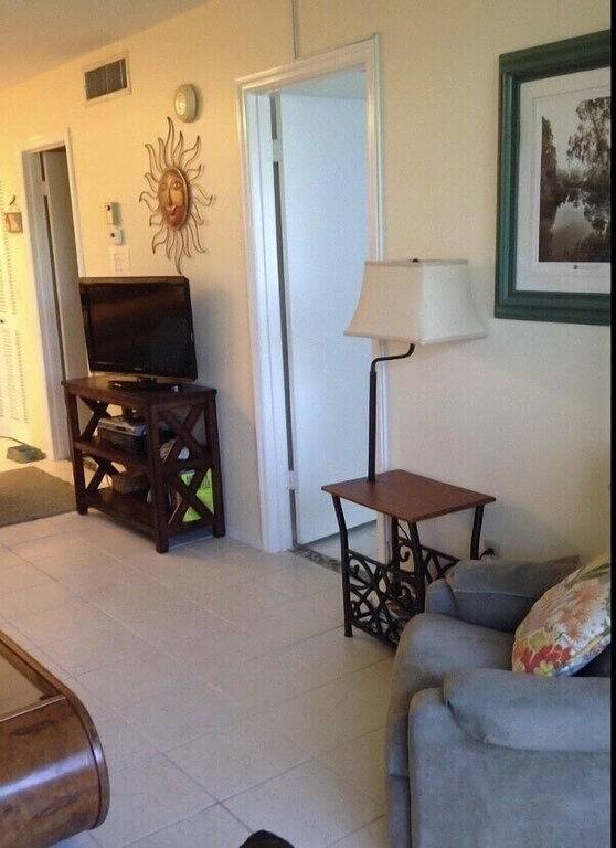 Ganze Wohnung, Ocean Village Beachfront Resort-Schritte zum Strand viele, viele Annehmlichkeiten in Fort Pierce, Hutchinson Island