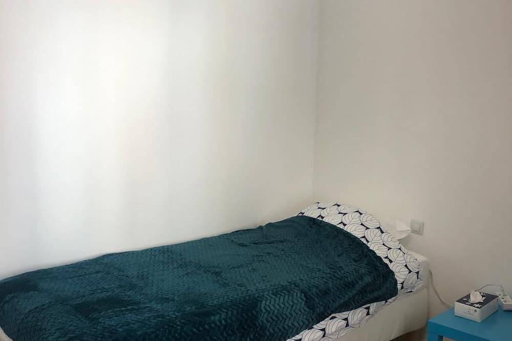 Apartamento entero, Large 3-room apartment in the heart of Sommières village, in a 16th century building in Sommières, Region de Nimes