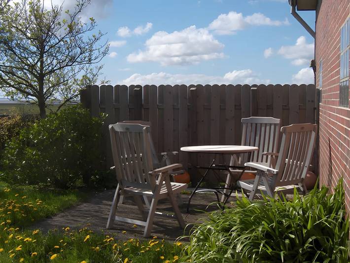 Ganze Wohnung, Ferienwohnung 'Nordseeblick' mit Meerblick, privater Terrasse und Wi-Fi in Langeneß, Halligen