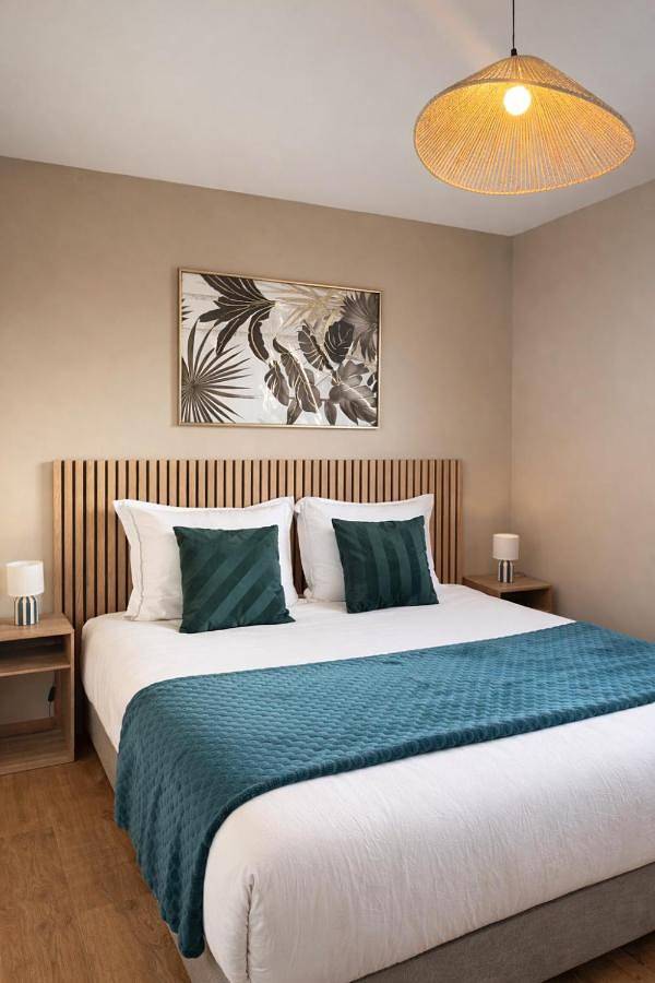 Location de vacances pour 10 personnes, avec vue sur le lac et jardin ainsi que piscine et vue, animaux acceptés à Ambarès-et-Lagrave - 3