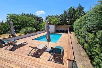 Gîte pour 10 personnes, avec jardin ainsi que terrasse et jacuzzi, animaux acceptés à Valflaunès