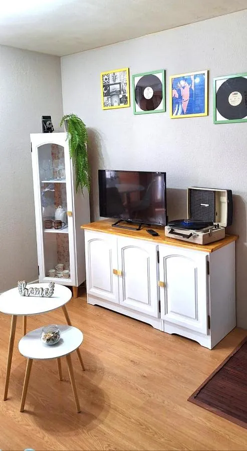 Apartamento de vacaciones para 3 personas, con vistas además de piscina y jardín - 1
