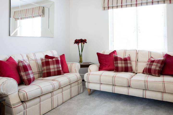 City Centre Mews House For 6 in Chichester, West Sussex