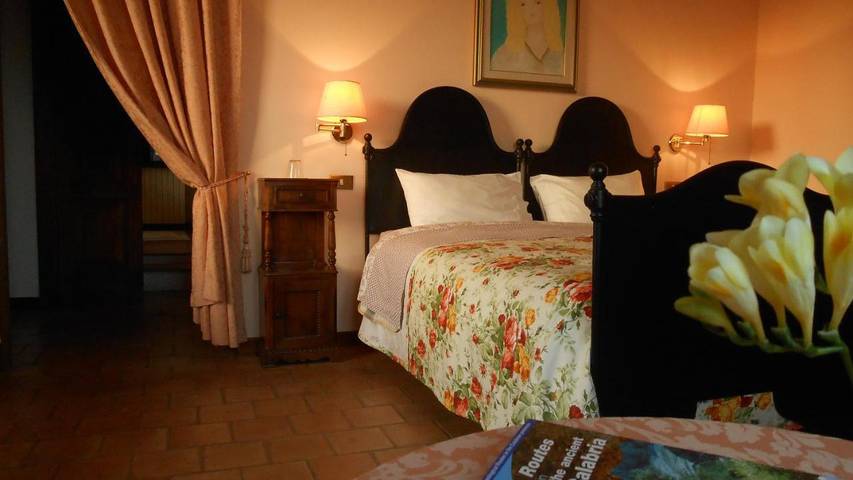 Chambre d’hôte pour 3 personnes, avec Balcon et Terrasse ainsi que Jardin et Piscine à Lamezia Terme - 2