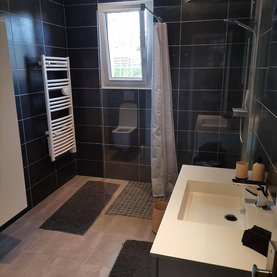 Appartement entier, One-Bedroom Apartment in La Milesse, Sarthe
