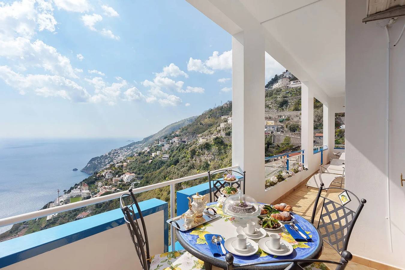 Appartamento intero, Casa Pino con vista mare, balcone e Wi-Fi in Furore, Sorrento Coast
