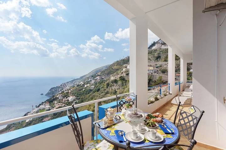 Appartamento intero, Casa Pino con vista mare, balcone e Wi-Fi in Furore, Sorrento Coast