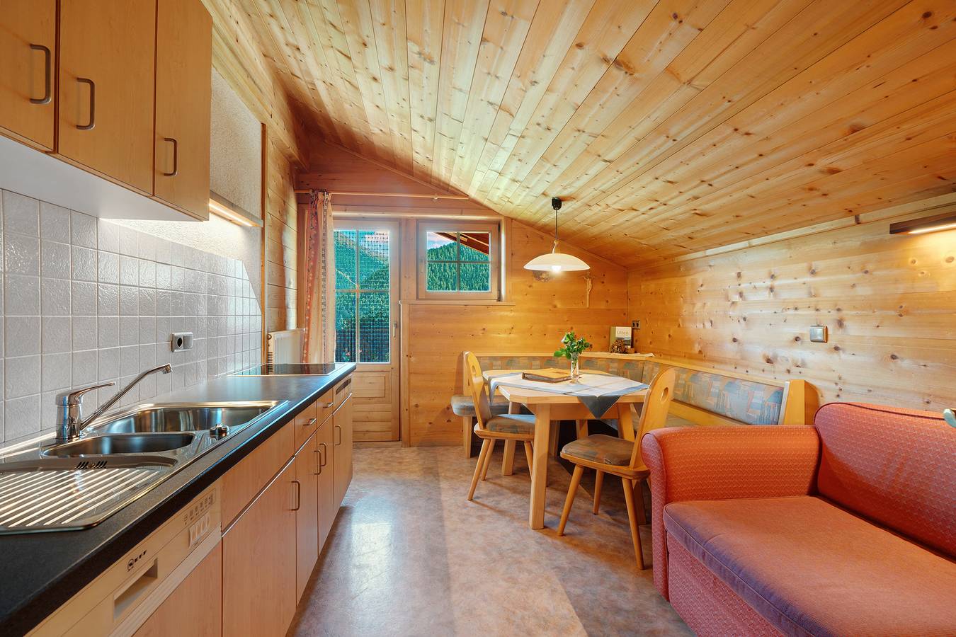 Ganze Wohnung, Ferienwohnung 'Dachwohnung' mit Bergblick, Gemeinschaftsterrasse und Wi-Fi in Sankt Gertraud, Ulten