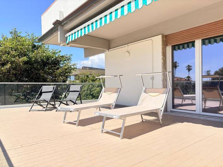 Ferienwohnung für 7 Personen, mit Terrasse und Ausblick in Marina di Massa - 2