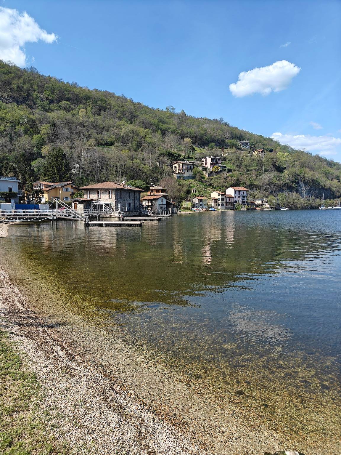 Casa Vacanze 'Montivivi Ferienwohnung Nahe See' con Vista Montagna, Terrazza Privata e Wi-Fi in Cuasso al Monte, Lago di Lugano (Lombardia)