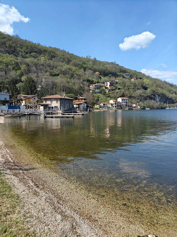Casa de Férias 'Montivivi Ferienwohnung Nahe See' com Vista de Montanha, Terraço Privado e Wi-Fi in Cuasso al Monte, Lago de Lugano (Lombardia)