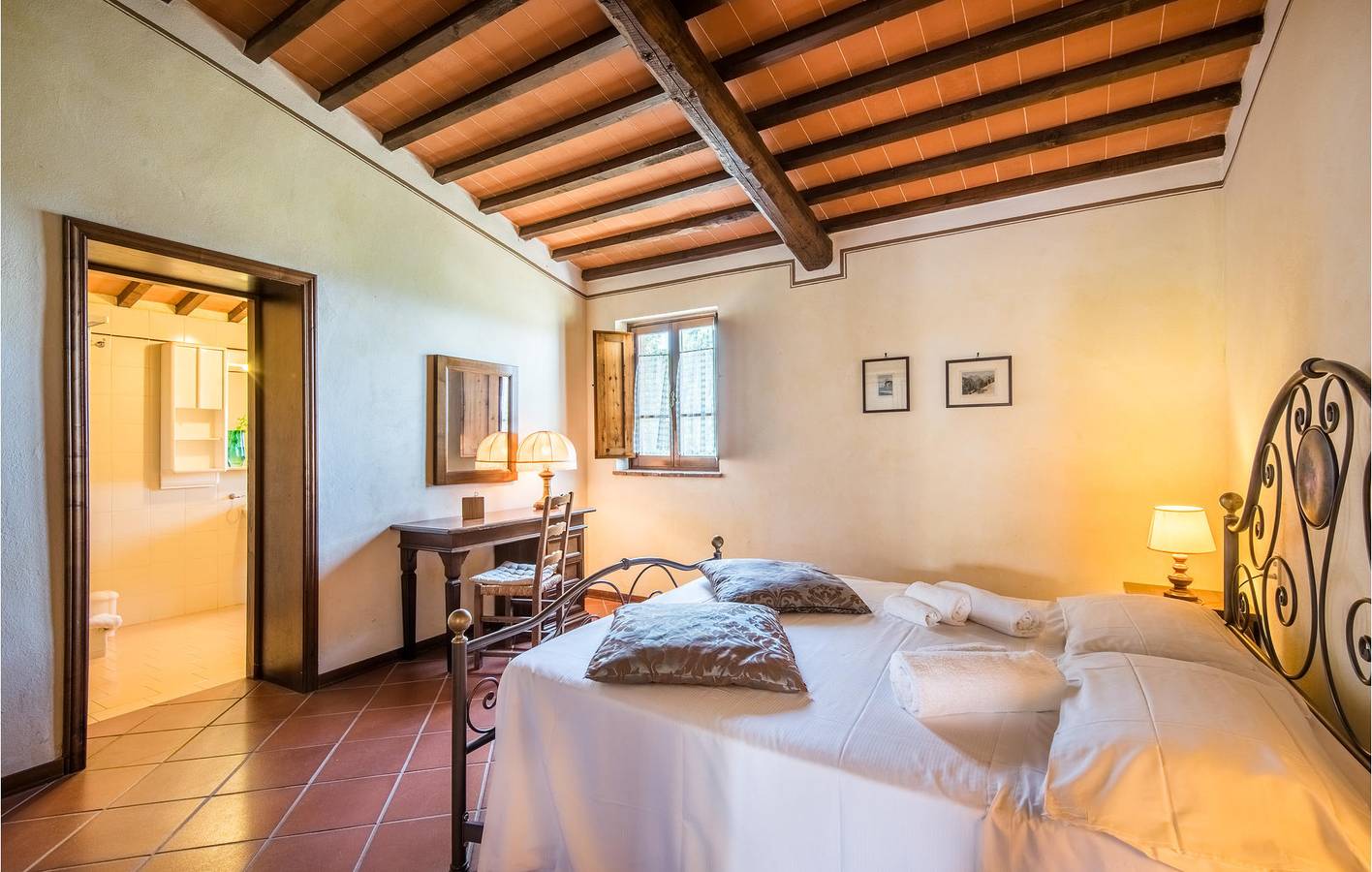 Ganze Ferienwohnung, Montaione Wohnung mit Parkplatz, Pool & Wifi in San Vivaldo, Florenz Provinz