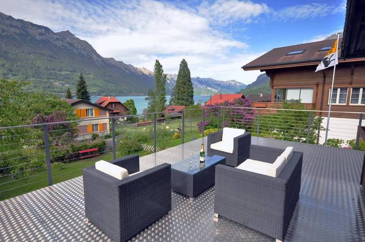 Ferienhaus für 5 Personen, mit Balkon und Terrasse sowie Garten und Ausblick in Bönigen