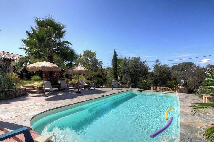 Location de vacances pour 4 personnes, avec Terrasse ainsi que Jardin et Piscine à Cuttoli-Corticchiato