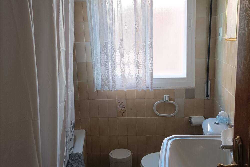 Enjoy in the nature. whole house. San Mamede mountain range. pets allowed. in Maceda, Ourense Region