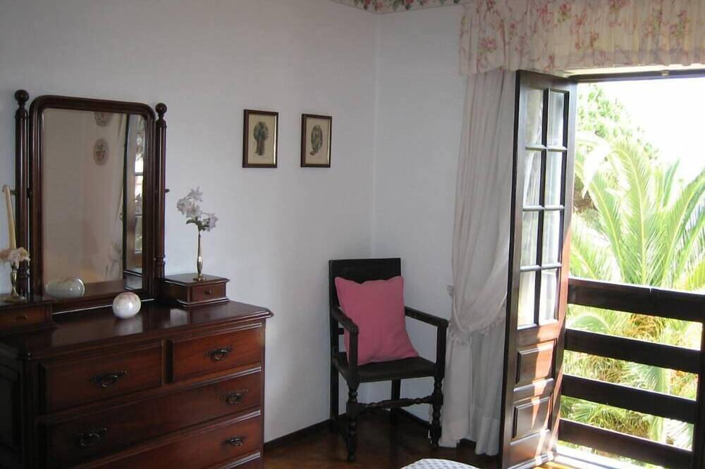 Ein Haus Mit Garten In Sesimbra, Nur 900M Vom Strand Gelegen Und 35 Km Von Lissabon Entfernt, Mit Meer- Und Schlossblick in Sesimbra, Halbinsel von Setúbal