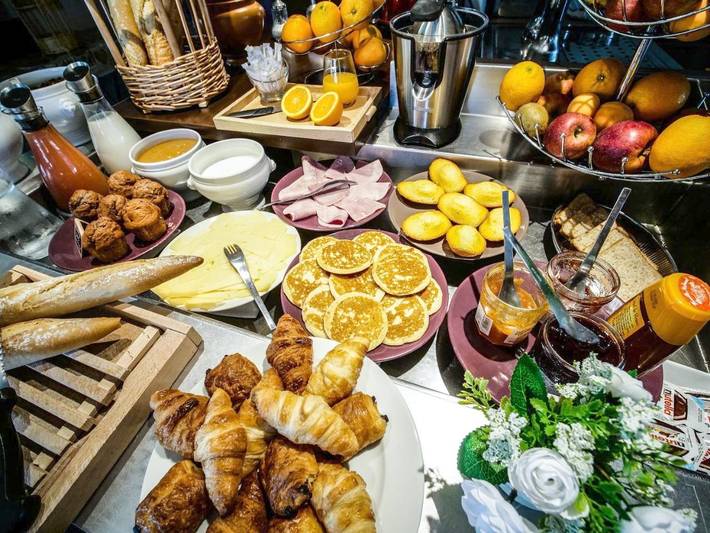 Hôtel pour 2 personnes, avec terrasse et jardin, animaux acceptés à Theix - 2