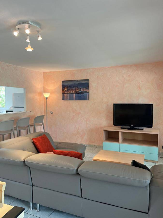 Location de vacances pour 5 personnes, avec vue ainsi que jardin et piscine à Aregno - 4