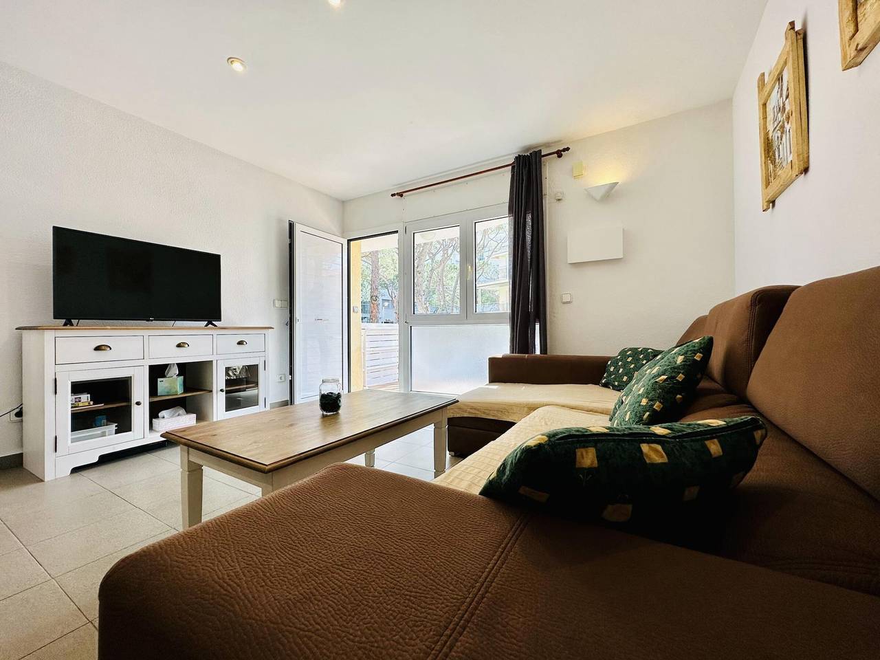 Charming Villa Brisa in Playa de Aro, 90m from Beach, with Terrace, Garage, and Ac in Platja d'Aro, Costa Brava