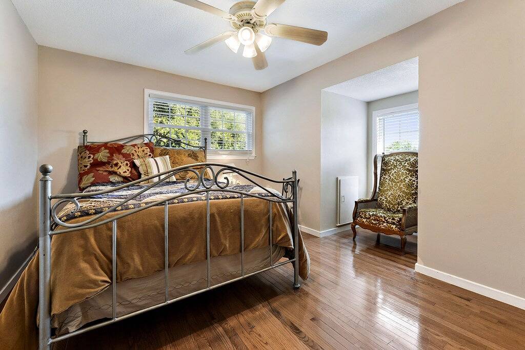 4 Schlafzimmer, 3 Bäder, großer Pool, auf einer Halbinsel die Straße runter von Casinos in Mississippi Gulf Coast