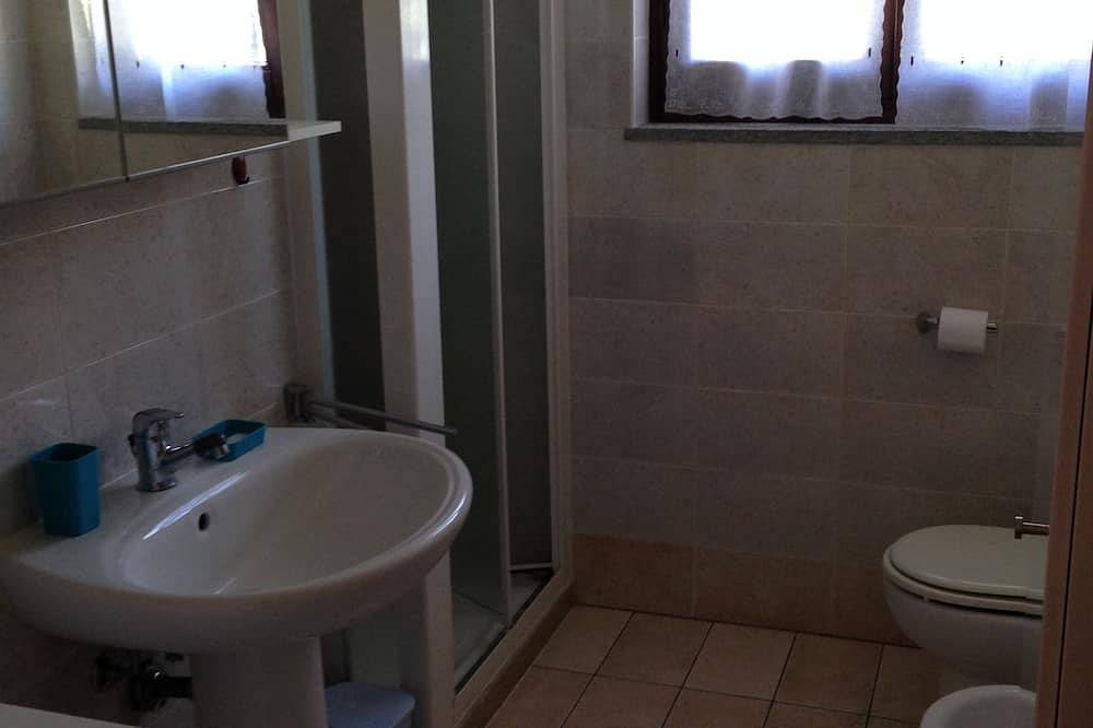 Entire apartment, 3-room apartment with dream lake view in a residence with pool and sunbathing lawn in Agra, Lago Maggiore (Lombardy)