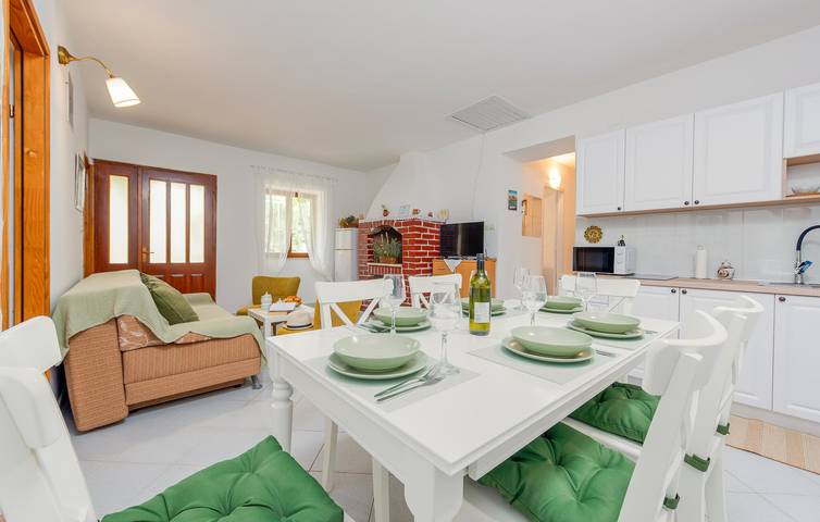 Appartement confortable avec vue sur la mer, terrasse et barbecue, à 1 km de la plage in Novalja, Pag