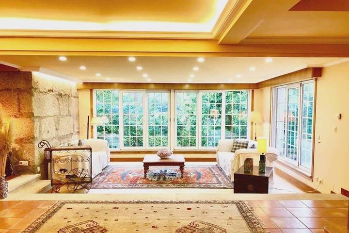 Apartamento para 15 personas, con Balcón y Terraza además de Jardín y Piscina en Bergondo