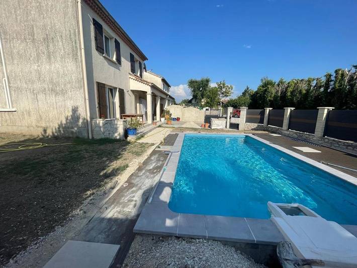 Chambre d’hôte pour 3 personnes, avec Terrasse et Jardin ainsi que Piscine et Vue