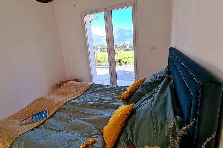 Villa mit zwei Wohnungen, für Familien und Freunde mit Pool und Panoramablick. in Moncale, Calvi und Umgebung