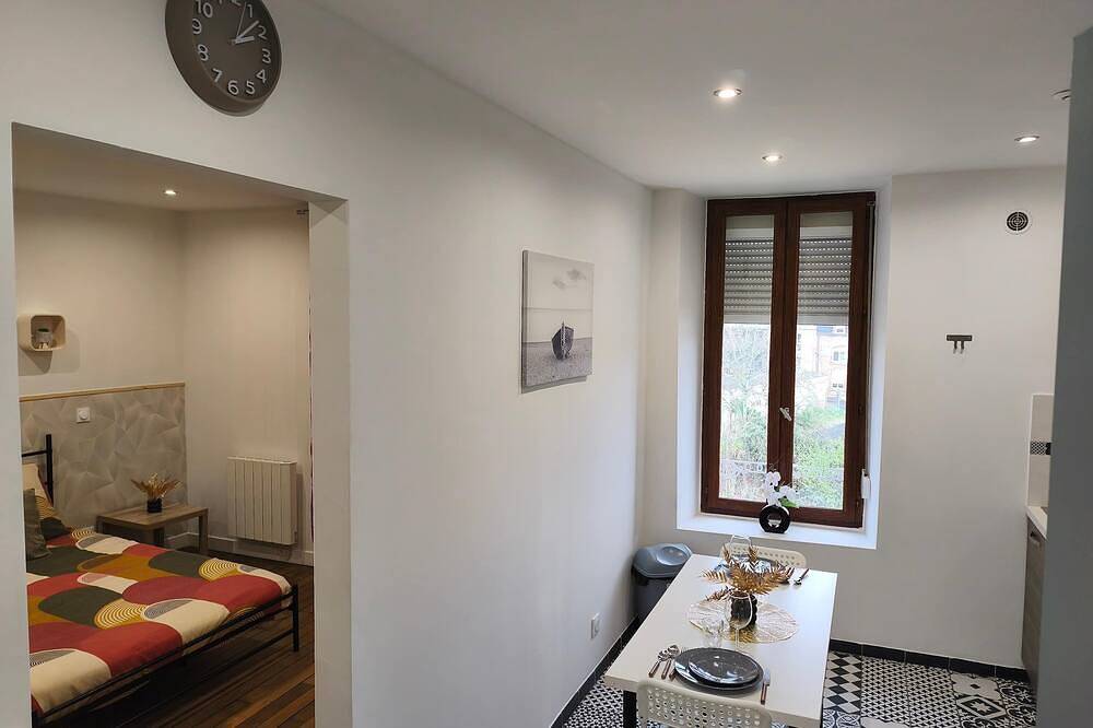 Ganze Wohnung, Cozy Studio avec Parking Charleville in Charleville-Mézières, Ardennen