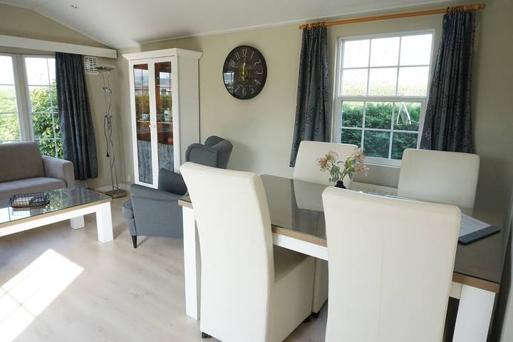 Strandhaus für 6 Personen, mit Balkon/Terrasse und Terrasse in Groede