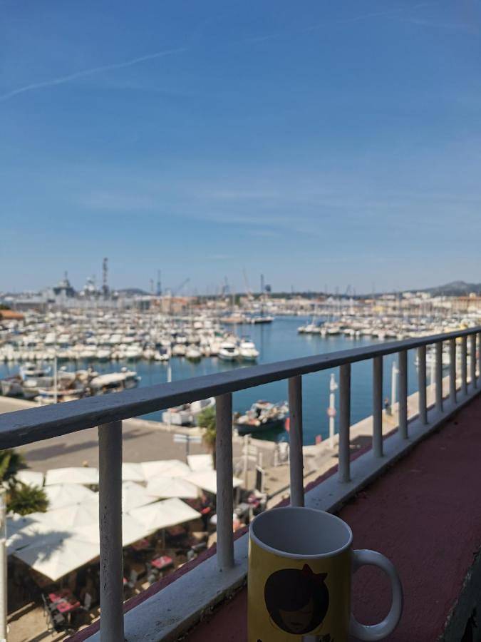 Gîte pour 4 personnes, avec vue et terrasse, animaux acceptés dans Office De Tourisme De Toulon