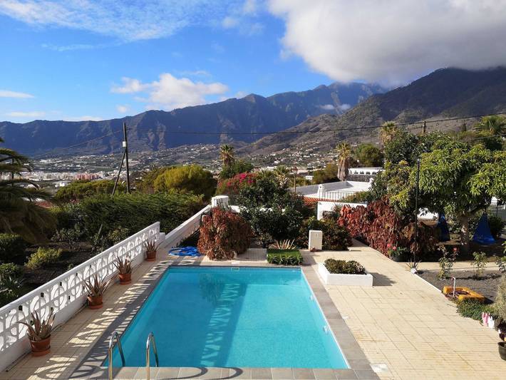 Ferienhaus für 5 Personen, mit Balkon und Terrasse sowie Garten und Pool