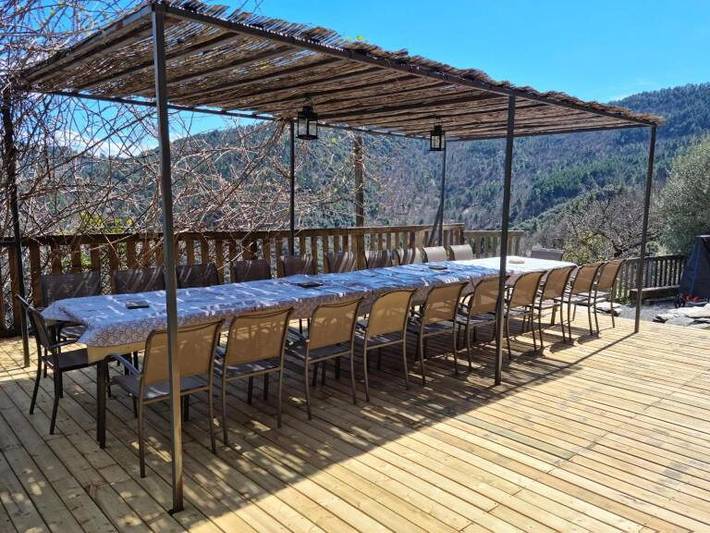 Location de vacances pour 22 personnes, avec vue ainsi que terrasse et piscine à Saint-André-Lachamp - 2