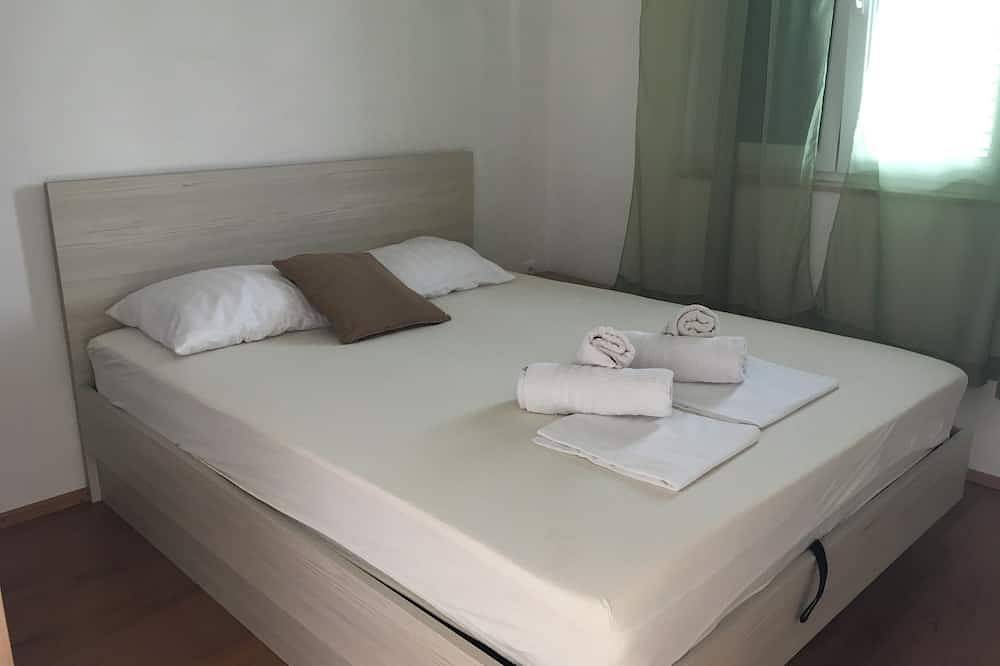 Ganze Wohnung, 80 Meters Away to the Clear Beautiful Blue Sea! in Milna, Brac