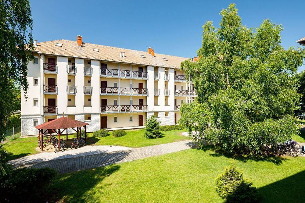 Ganze Wohnung, Schöne Wohnung für 5 Gäste mit Klimaanlage,  W-Lan, Tv und Balkon in Balatonőszöd, Plattensee Südufer