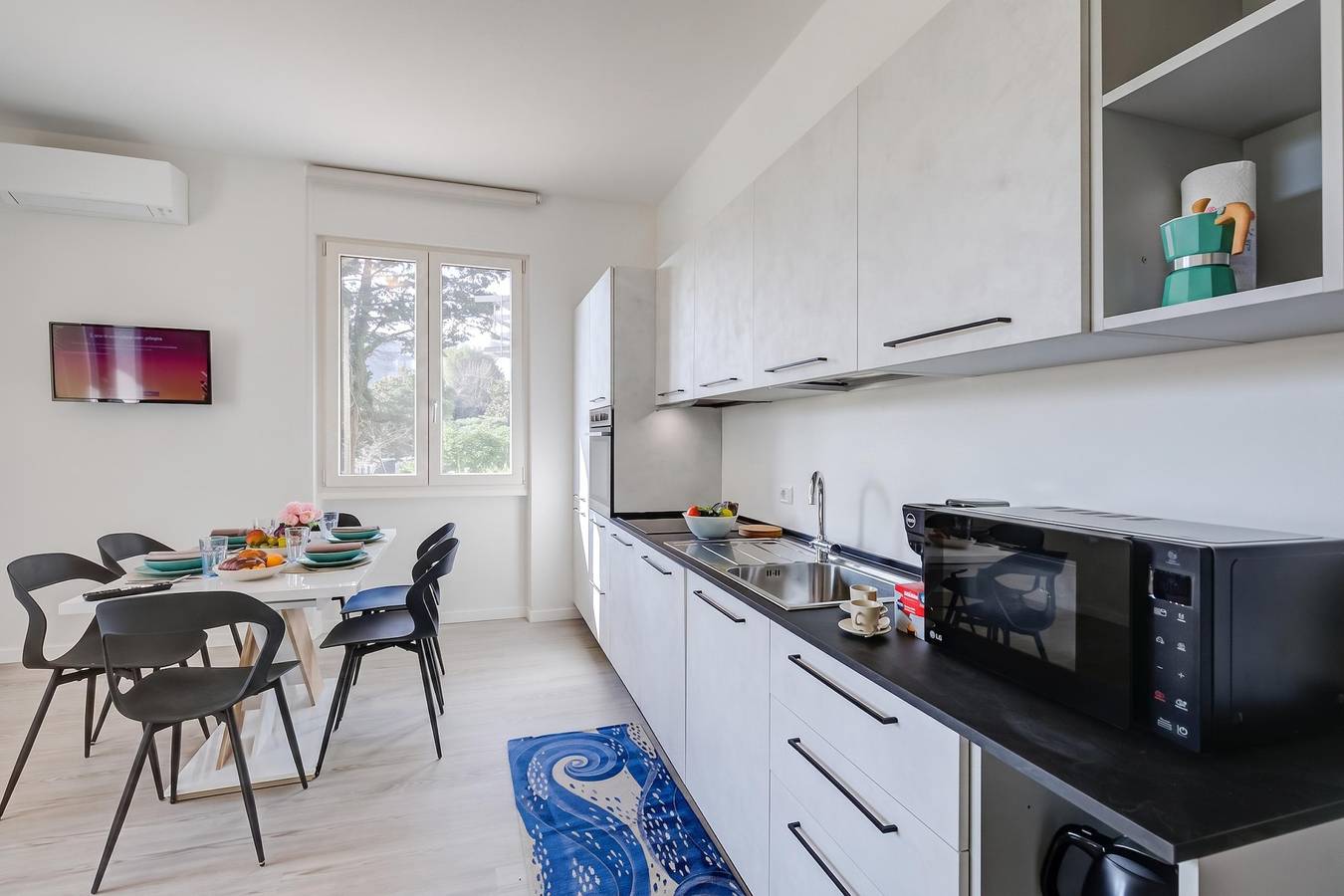 Ganze Wohnung, La Maison Fleurie Appartamento Glicine 2Br Walk Beach in Spiaggia Desenzanino (Desenzano del Garda), Desenzano del Garda