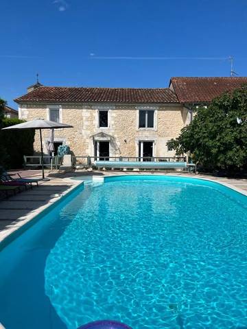 Gîte pour 14 personnes, avec jardin et piscine à Gout-Rossignol