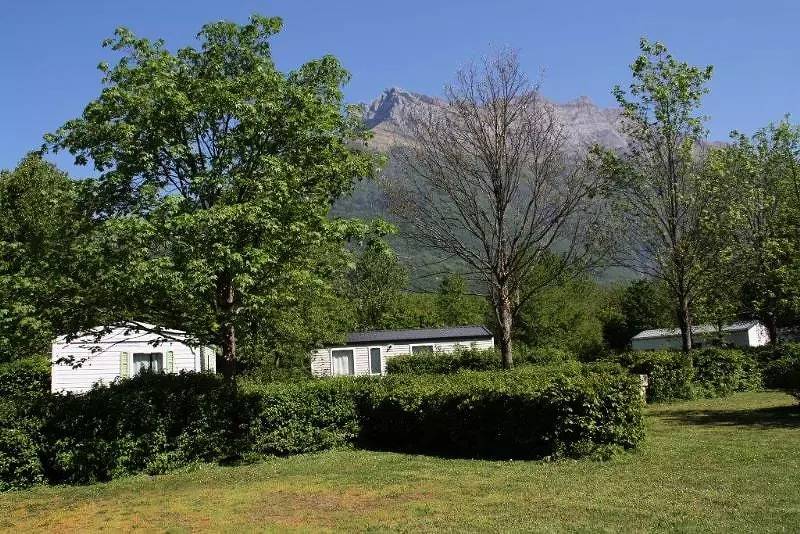 Mobile-home 2 chambres + Terrasse 6 personnes in Saint-Pierre-d'Albigny, Région de Chambéry
