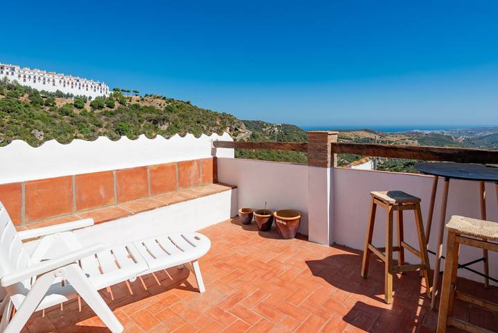 Entire studio, Studio Apartment 'La Casita De Casares' with Sea View, Private Terrace and Balcony in Sierra (Casares), Casares