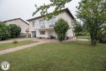Location de vacances pour 5 personnes, avec jardin et balcon à Pont-du-Château