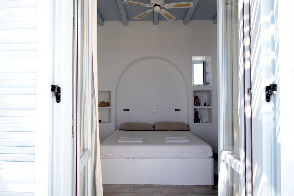 Near Golden Beach - Villa with private Pool and amazing view to the Aegean in Paros