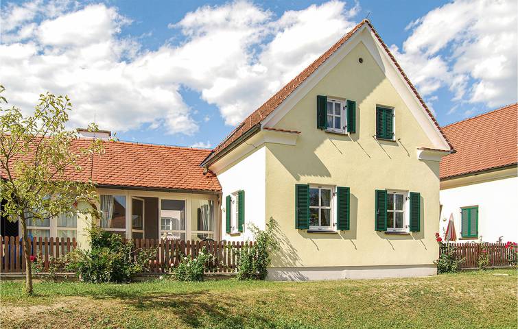 Ferienhaus für 6 Personen, mit Terrasse und Whirlpool sowie Garten und Pool in Bad Waltersdorf